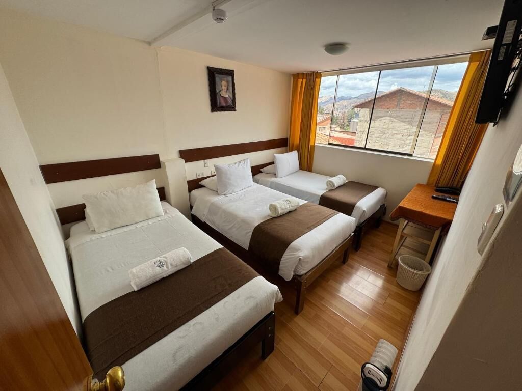 Habitación triple básica, vista a la montaña | Wifi gratis y ropa de cama 