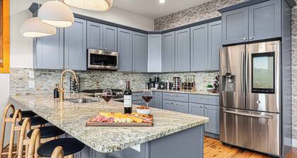 🌄 Rooftop hot tub + panoramic views<br>🧖 Sauna, cold plunge, steam shower, gym<br>🎮 Pool table, arcade, 100” TV + grill deck