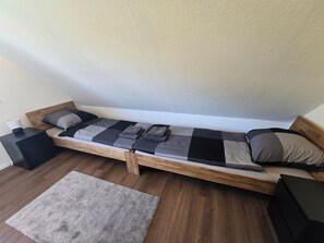 WiFi, bed sheets
