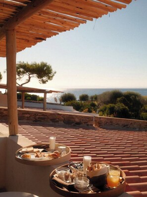 Daily continental breakfast (EUR 25 per person) - Cala Lupo Resort (Stintino)