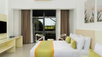 In-room safe, desk, free WiFi