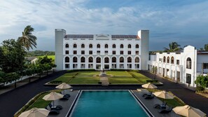 Front of property - Kynrock Hotels & Resorts (Kataragama)