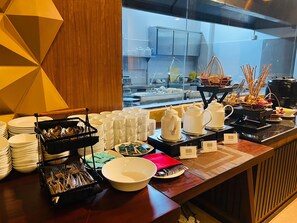 Bữa sáng buffet hàng ngày với phụ phí nhỏ 