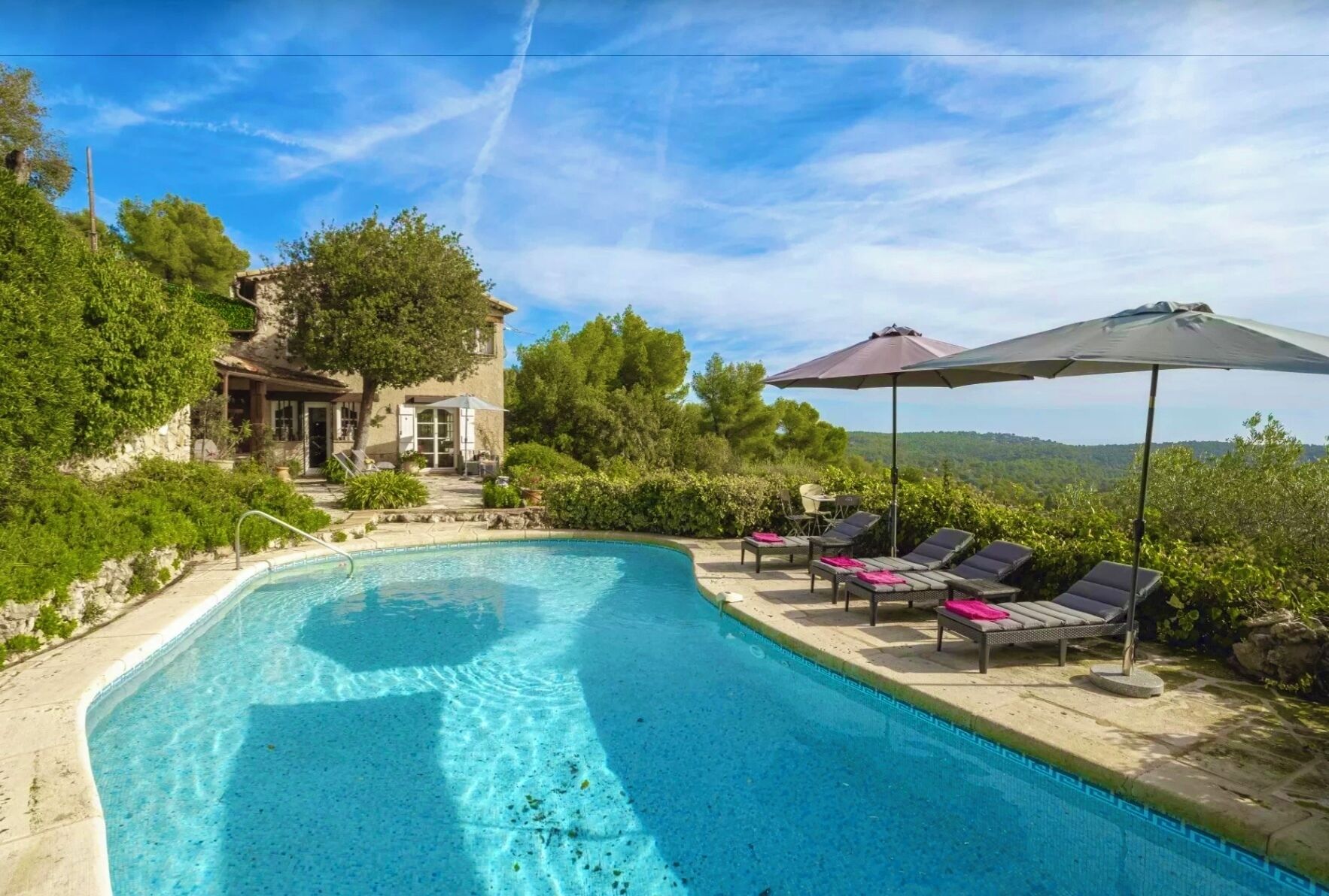 حمّام سباحة خارجي، حمّام سباحة مُدفَّأ