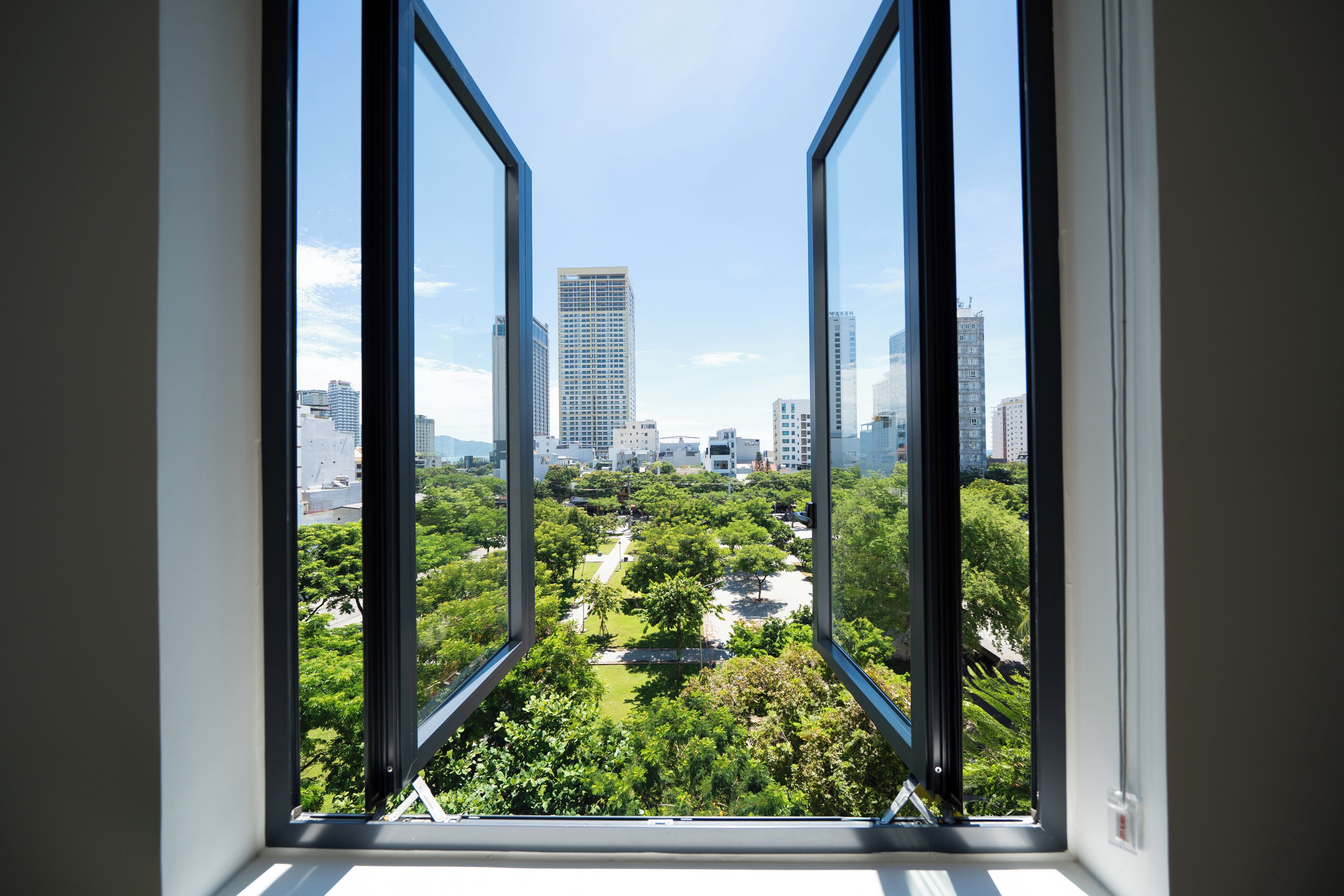 Luxury Studio, Balcony, Park View | Desk, laptop workspace, rollaway beds, free WiFi