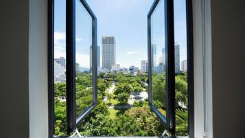 Luxury Studio, Balcony, Park View | Desk, laptop workspace, rollaway beds, free WiFi