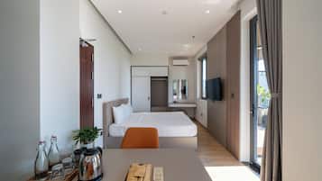 Desk, laptop workspace, rollaway beds, free WiFi