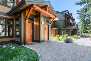 Exterior - Solstice Townhome with Mountain Views, Fireplace and Community Hot Tub! (Mammoth Lakes)