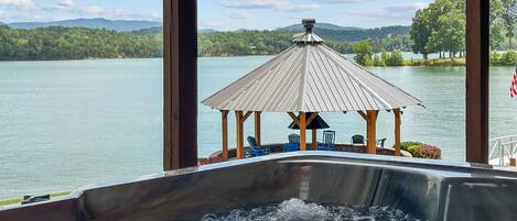 Bañera de hidromasaje al aire libre