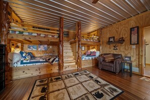 4 bedrooms, free WiFi, bed sheets - Cozy Cabin Style Lake House w/ Theatre Room & Dock (Sevierville)
