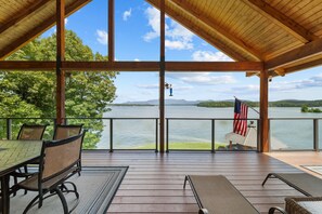 Outdoor dining - Cozy Cabin Style Lake House w/ Theatre Room & Dock (Sevierville)
