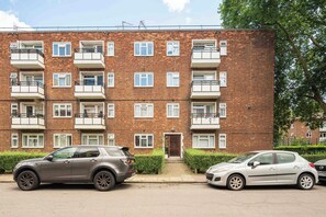 Exterior - Modern 2-Bed Apartment with Superfast Wi-Fi Near Vauxhall & Nine Elms Stations (London)