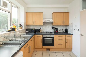 Fridge, microwave, oven, coffee/tea maker