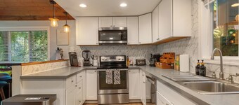 SkyRiverPeaks Cabin, Riverfront,Views, AC,Pets