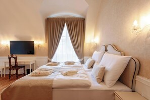 Junior Suite | In-room safe, blackout drapes, iron/ironing board, free WiFi