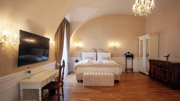 Junior Suite | In-room safe, blackout drapes, iron/ironing board, free WiFi