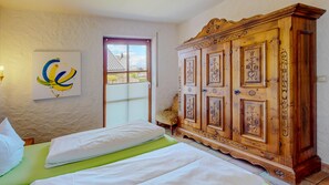 3 bedrooms, iron/ironing board, travel crib, free WiFi