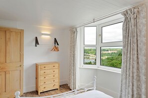 3 bedrooms, free WiFi, bed sheets