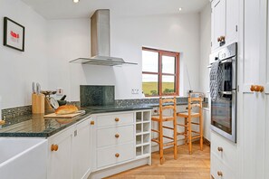 Refrigerador, microondas, horno y lavavajillas