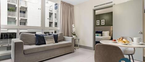 Een televisie en een kantoor