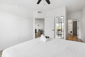 2 bedrooms, desk, iron/ironing board, WiFi