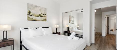 2 habitaciones, escritorio, tabla de planchar con plancha y wifi