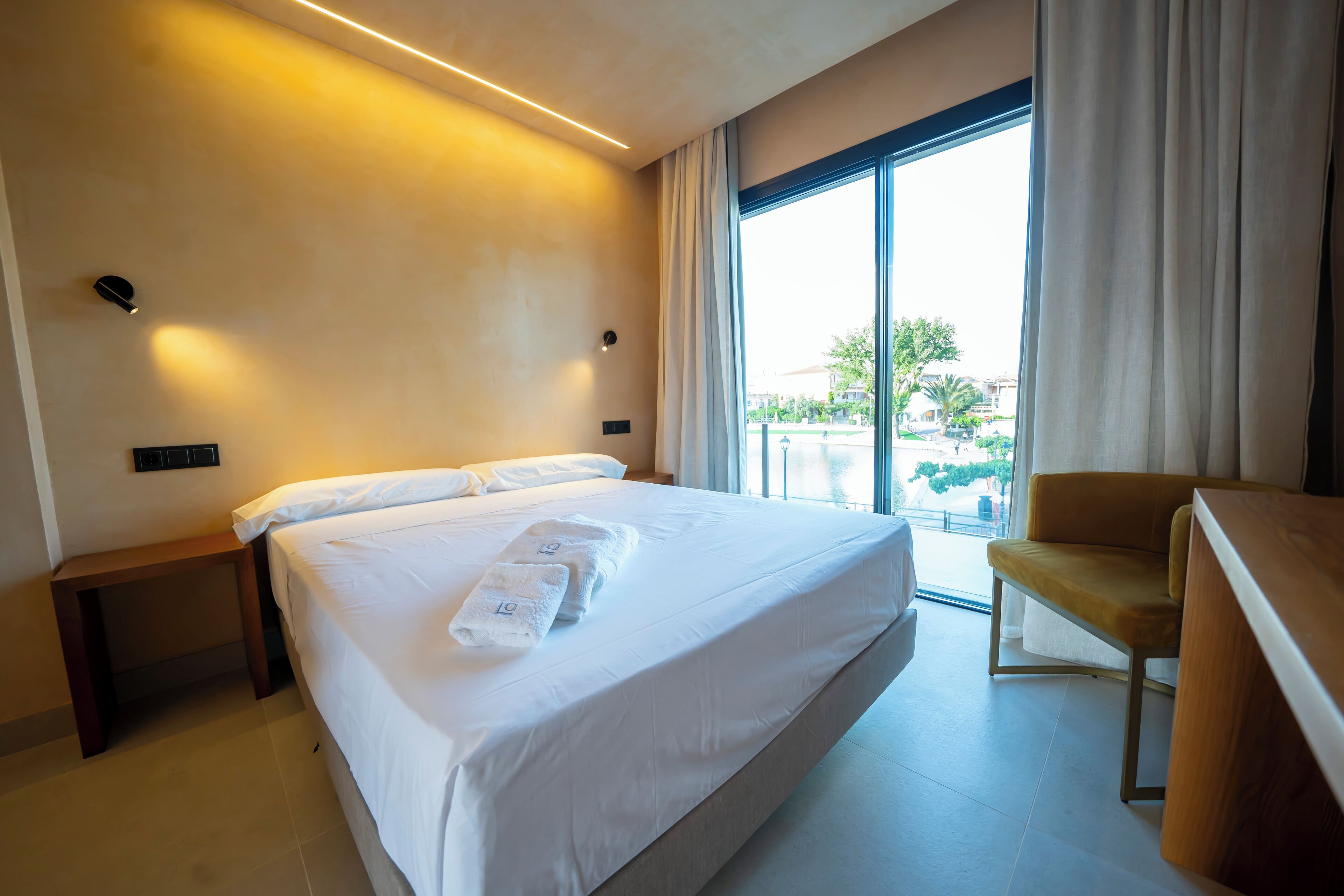 Junior Double Room | In-room safe, desk, laptop workspace, blackout curtains