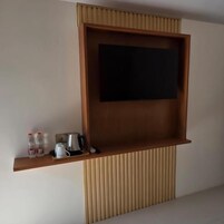 Quarto casal luxo, 1 cama King, vista para a piscina | TV