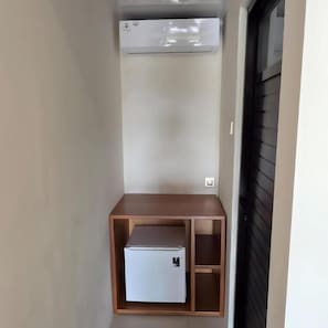 디럭스 더블룸, 킹사이즈침대 1개, 수영장 전망 | 미니 냉장고