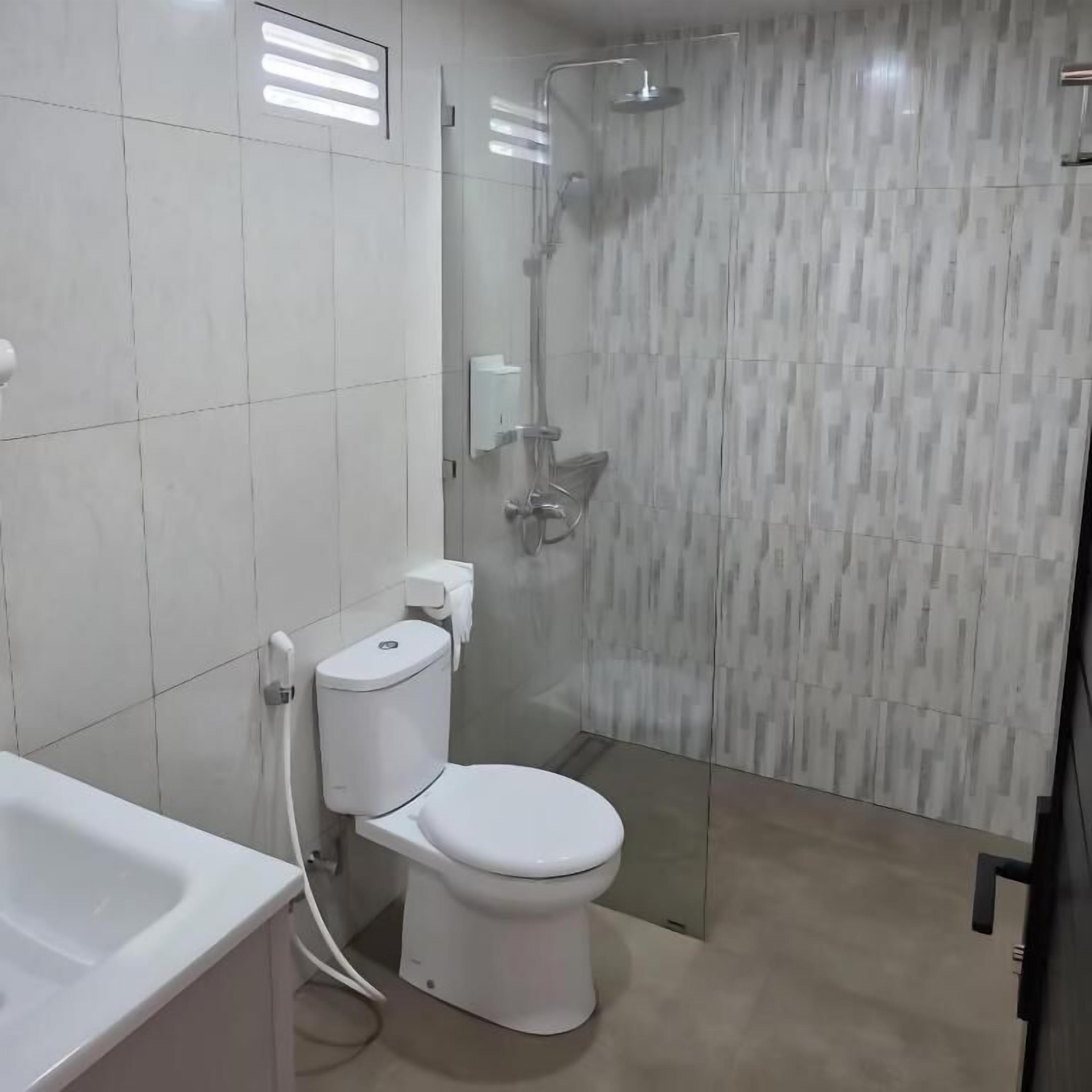 Deluxe Double Room, 1 King Bed, Pool View | Bathroom
