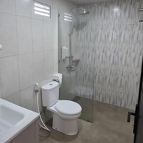 Deluxe Double Room, 1 King Bed, Pool View | Bathroom
