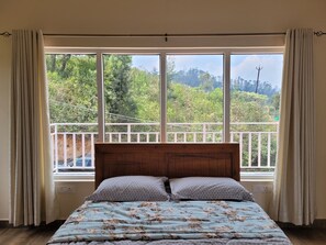 3 chambres, fer et planche à repasser, Wi-Fi, draps fournis