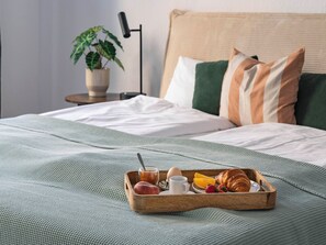 2 Schlafzimmer, Schreibtisch, Bügeleisen/Bügelbrett, Reisekinderbett