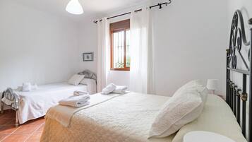 3 slaapkamers, reisbedje