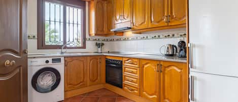 Réfrigérateur, four, plaque de cuisson, lave-vaisselle