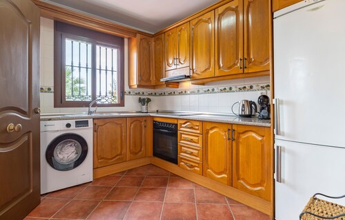 Awesome home in Periana