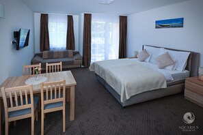 Căn hộ Tiêu chuẩn, ban công, quang cảnh núi | Két bảo mật tại phòng, màn/rèm cản sáng, phòng cách âm 