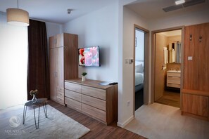 全景公寓, 露台, 山景 | 客房内保险箱、遮光窗帘、隔音、免费 WiFi