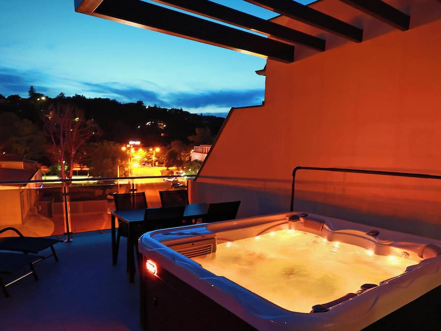 Apartamento superluxo, banheira de imersão, vista para a montanha | Terraço/pátio
