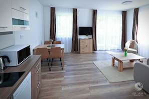 In-room safe, blackout curtains, soundproofing, free WiFi - Aquarius Apartments (Miskolc)