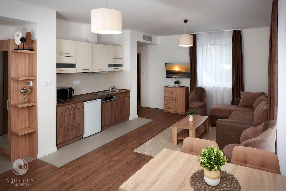 Appartement Luxe, bain à remous, vue montagne | Coffres-forts dans les chambres, rideaux occultants
