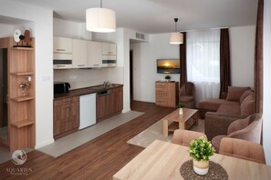 Luxury Apartment, Hot Tub, Mountain View | In-room safe, blackout curtains, soundproofing, free WiFi
