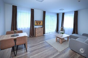 Căn hộ Superior, ban công, quang cảnh vườn | Khu phòng khách