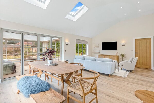 Interior - The Wild Bloom with parking (Great Missenden)