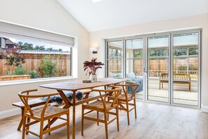 Dining - The Wild Bloom with parking (Great Missenden)