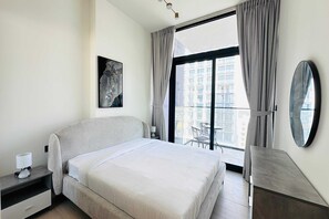1 bedroom, desk, free WiFi, bed sheets - Luxurious Spacious 2 BR Apt. W/ Gym,Free Parking (DUBAI)