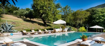 Oasi Dolce Vita house surrounded by greenery with swimming pool, tennis and panoramic view