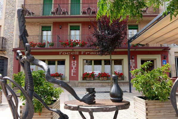 المنشأة من الخارج