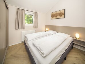 3 slaapkamers, reisbedje, gratis wifi, beddengoed