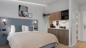 Studio, 1 Queen Bed, Kitchen (Hallgrimskirkja Church view)